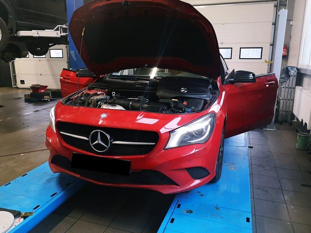 Czerwony Mercedes